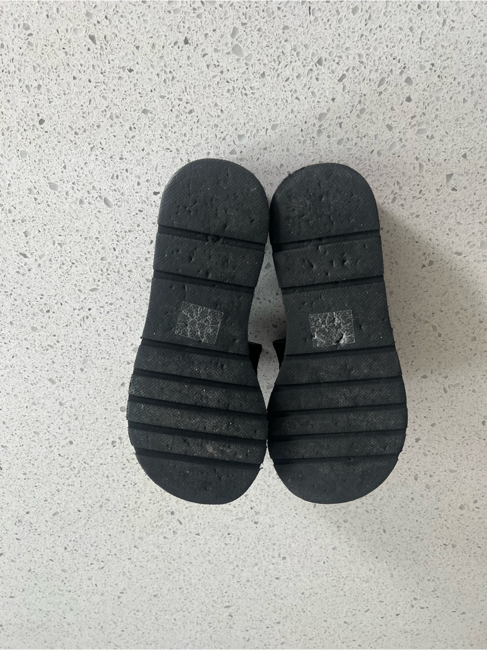 Guess Black Slide Sandals with White Logo **Very Good Condition** 🍒 Size 8.5/9 - Picture 5 of 6